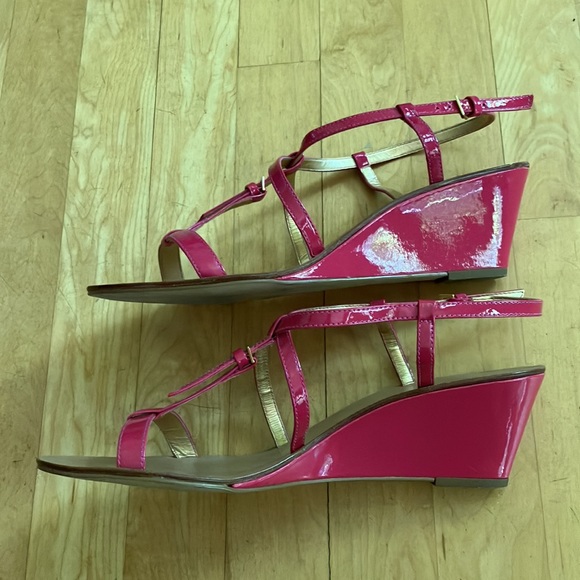EUC Kate Spade pink patent leather wedge sandals 10 - Picture 3 of 8